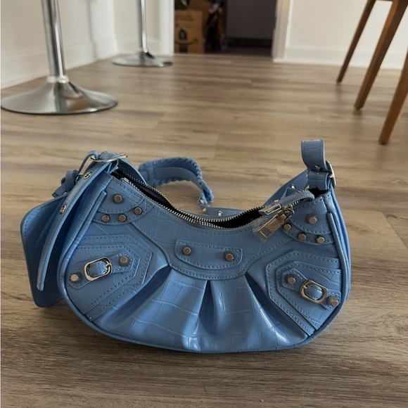 Balenciaga Handbags - Balenciaga Le Cagole XS shoulder bag